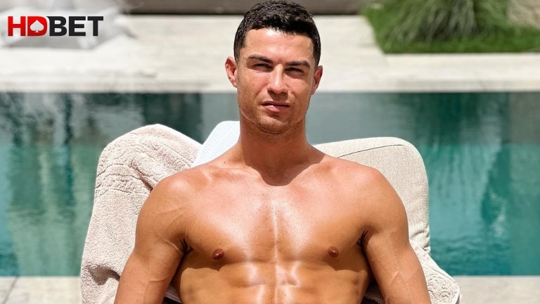 Cristiano Ronaldo Cau Thu Bong Da So Huu Ve Dep Nam Tinh Hien Dai